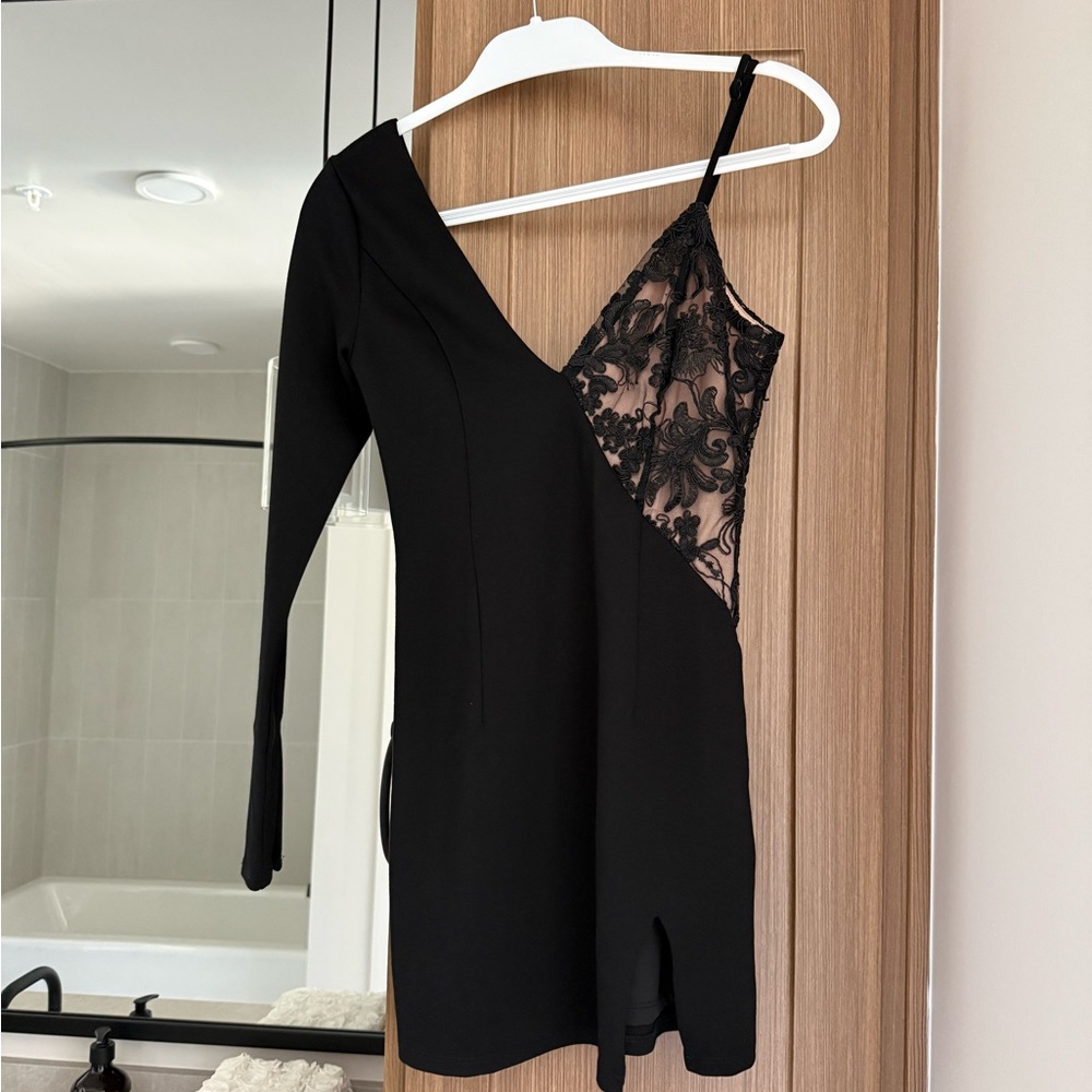 H:ours Keegan Dress in Black Noir